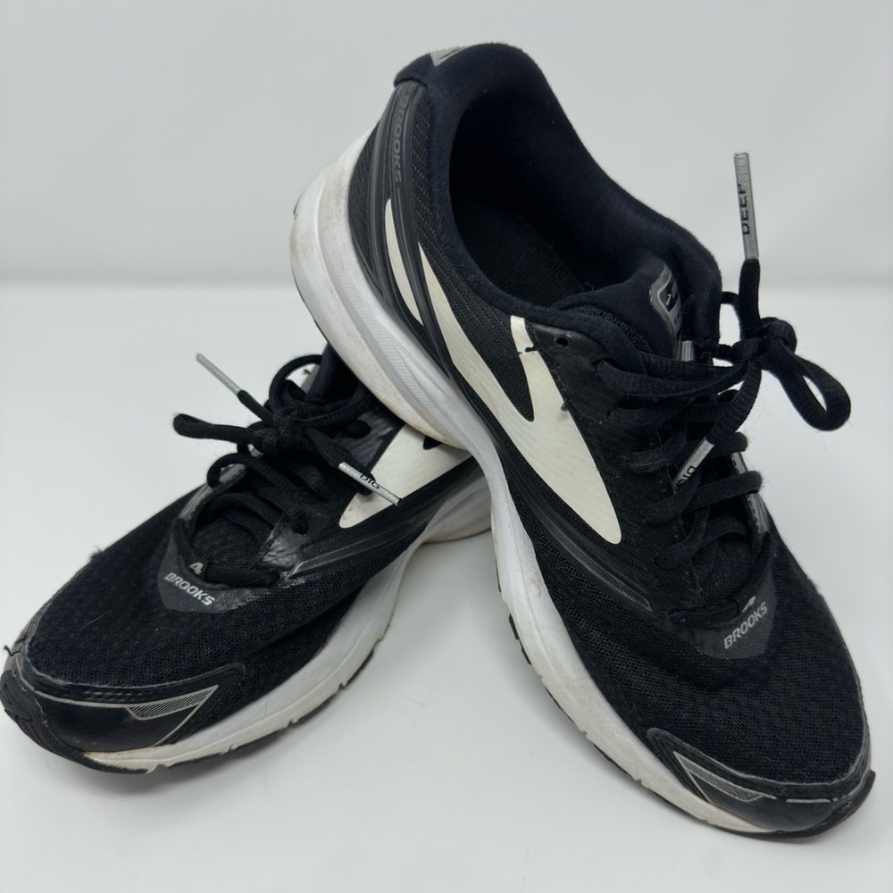 Brooks Women’s Launch Athletic Shoes in Black/White - 9.5